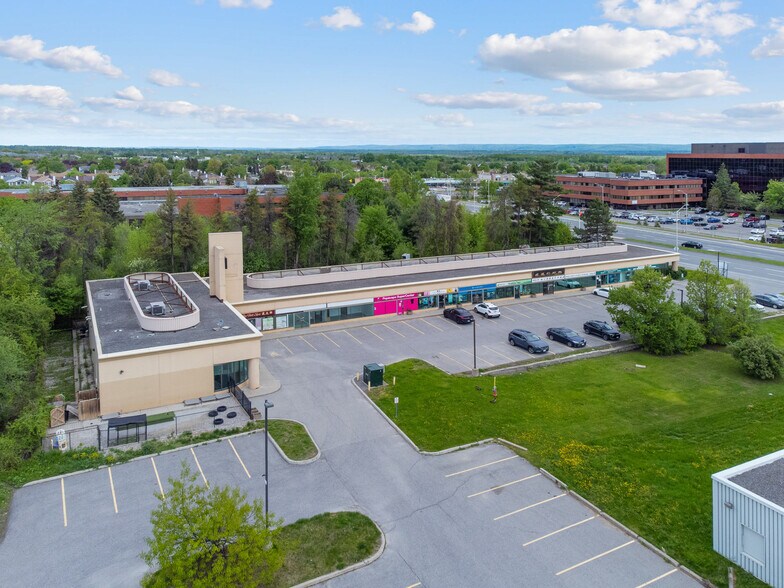 591 March Rd, Ottawa, ON à louer - Photo du bâtiment - Image 2 de 5