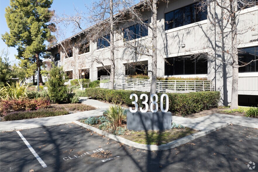 3380 Central Expy, Santa Clara, CA à louer - Photo du bâtiment - Image 2 de 9