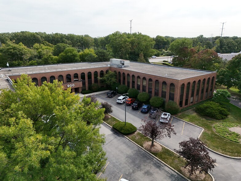 900 N Shore Dr, Lake Bluff, IL à louer - Photo du bâtiment - Image 2 de 16
