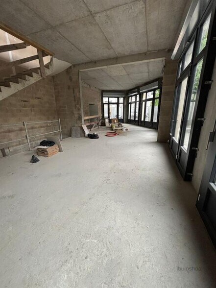 Retail in Saint-Denis for lease - Interior Photo - Image 3 of 4