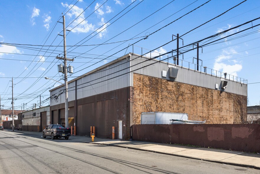 23-53 Rome St, Newark, NJ for lease - Building Photo - Image 1 of 19