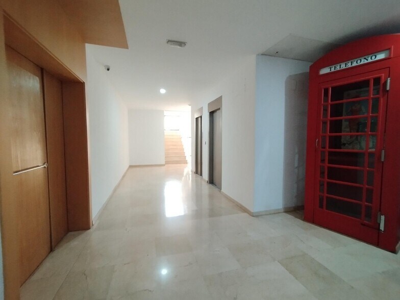 Commerce de détail dans Elche à louer - Hall d’entrée - Image 3 de 32