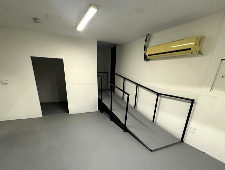 3361 Union Pacific Ave, Los Angeles, CA for sale - Interior Photo - Image 3 of 9