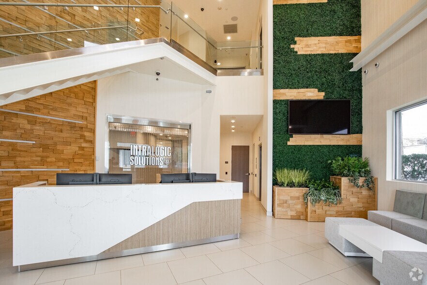 511 Ocean Ave, Massapequa, NY à louer - Photo intérieure - Image 3 de 38