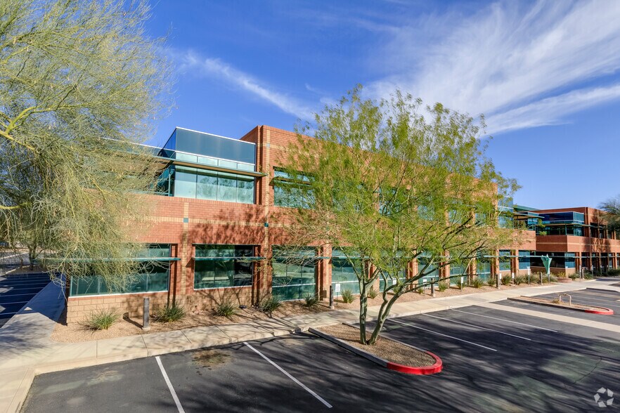 8322 E Hartford Dr, Scottsdale, AZ à louer - Photo du bâtiment - Image 2 de 5