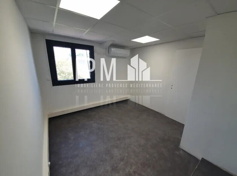 Office in Aubagne for lease - Building Photo - Image 2 of 3