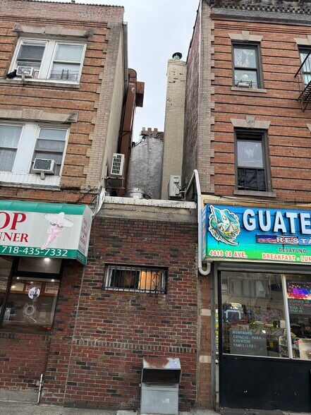 4409 18th Ave, Brooklyn, NY à louer - Photo du bâtiment - Image 2 de 2