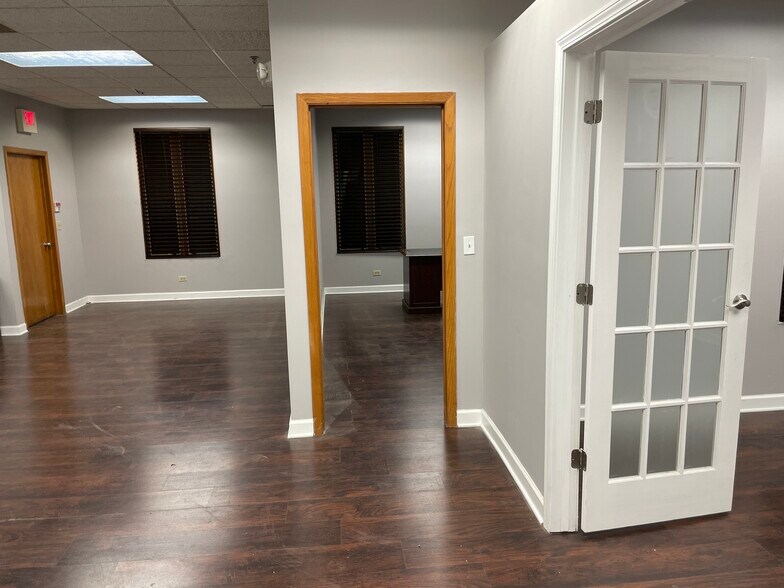 1881 Commerce Dr, Elk Grove Village, IL à louer - Photo intérieure - Image 2 de 20