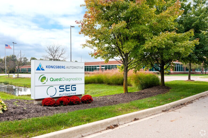 27175 Haggerty Rd, Novi, MI à vendre - Photo du bâtiment - Image 3 de 15