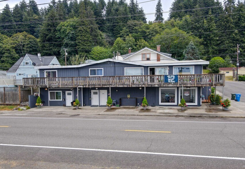 582 Winchester Ave, Reedsport, OR à vendre - Photo du bâtiment - Image 2 de 12