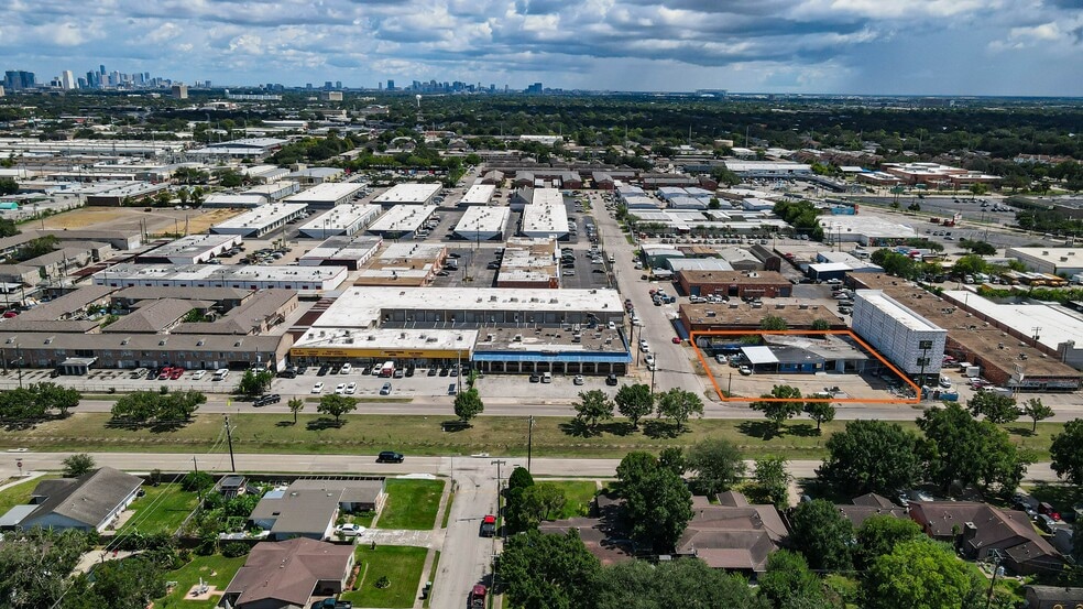 7411 Hillcroft Ave, Houston, TX for sale - Building Photo - Image 2 of 4