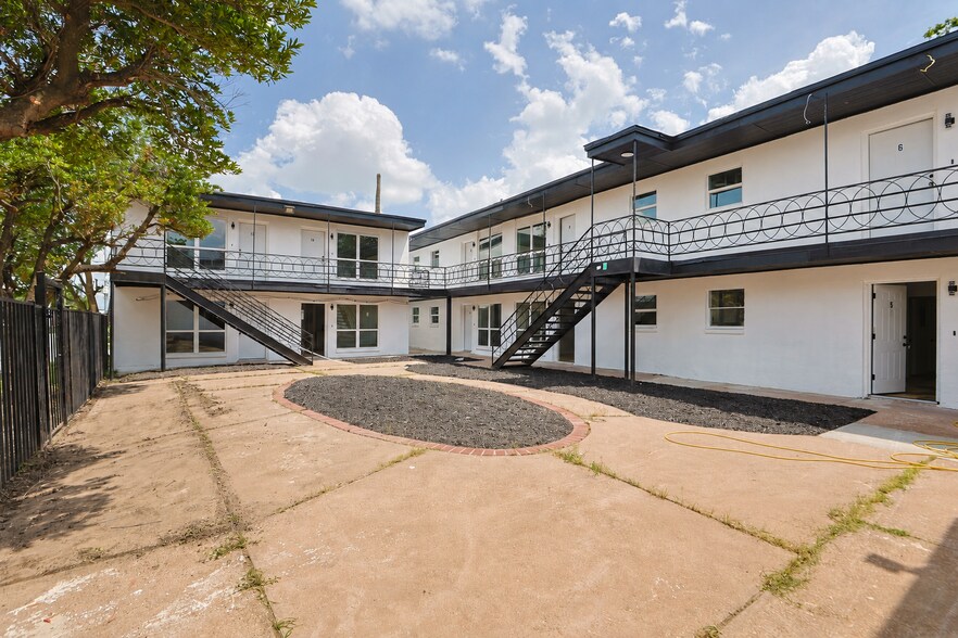 6840 Fairway Dr, Houston, TX à vendre - Photo du bâtiment - Image 2 de 5