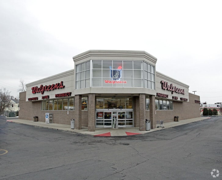 Walgreens Portfolio portfolio of 2 properties for sale on LoopNet.ca - Primary Photo - Image 2 of 3