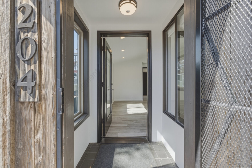 204 SE Scott St, Bend, OR for lease - Interior Photo - Image 2 of 3