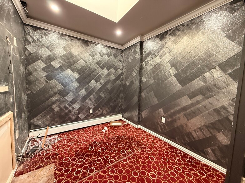 4004 73rd St, Woodside, NY à louer - Photo du bâtiment - Image 3 de 7