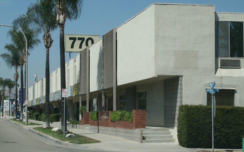 770 S Brea Blvd, Brea, CA à louer - Photo du bâtiment - Image 2 de 2