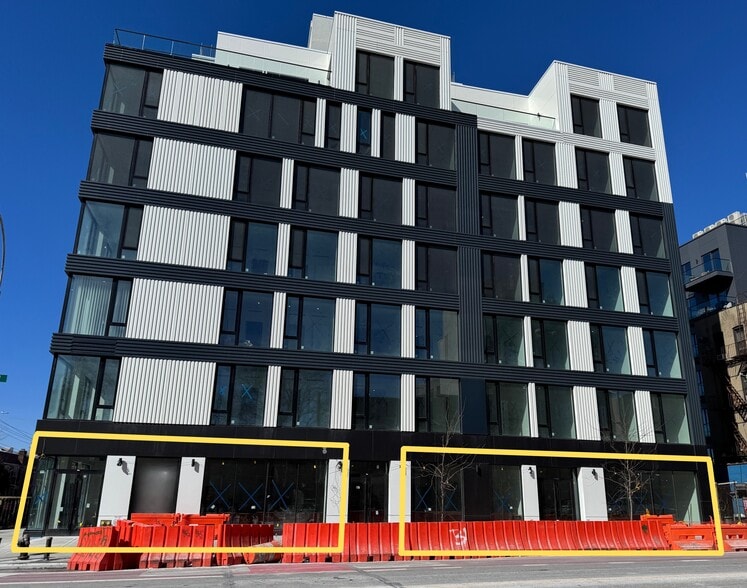 31-16 21st St, Astoria, NY for lease - Building Photo - Image 3 of 15