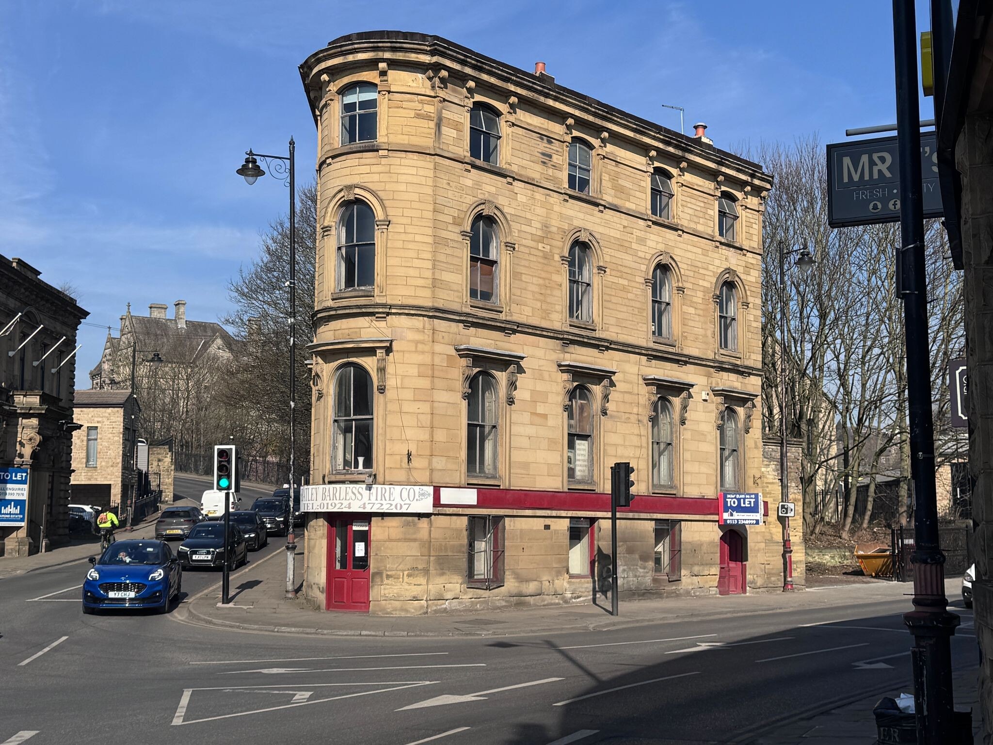 401 Bradford Rd, Batley for sale Primary Photo- Image 1 of 1