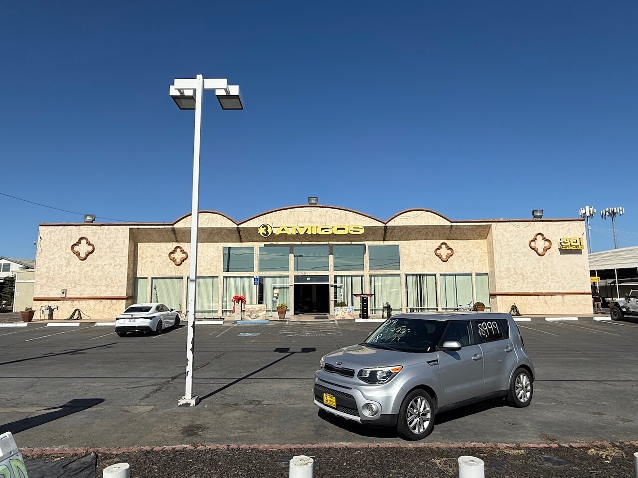 301 Mitchell Rd, Modesto, CA for lease Primary Photo- Image 1 of 8