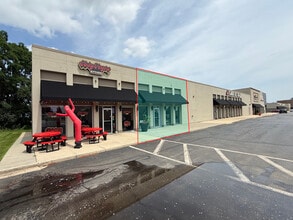 180-200 S Western Ave, Carpentersville, IL for lease Interior Photo- Image 2 of 8