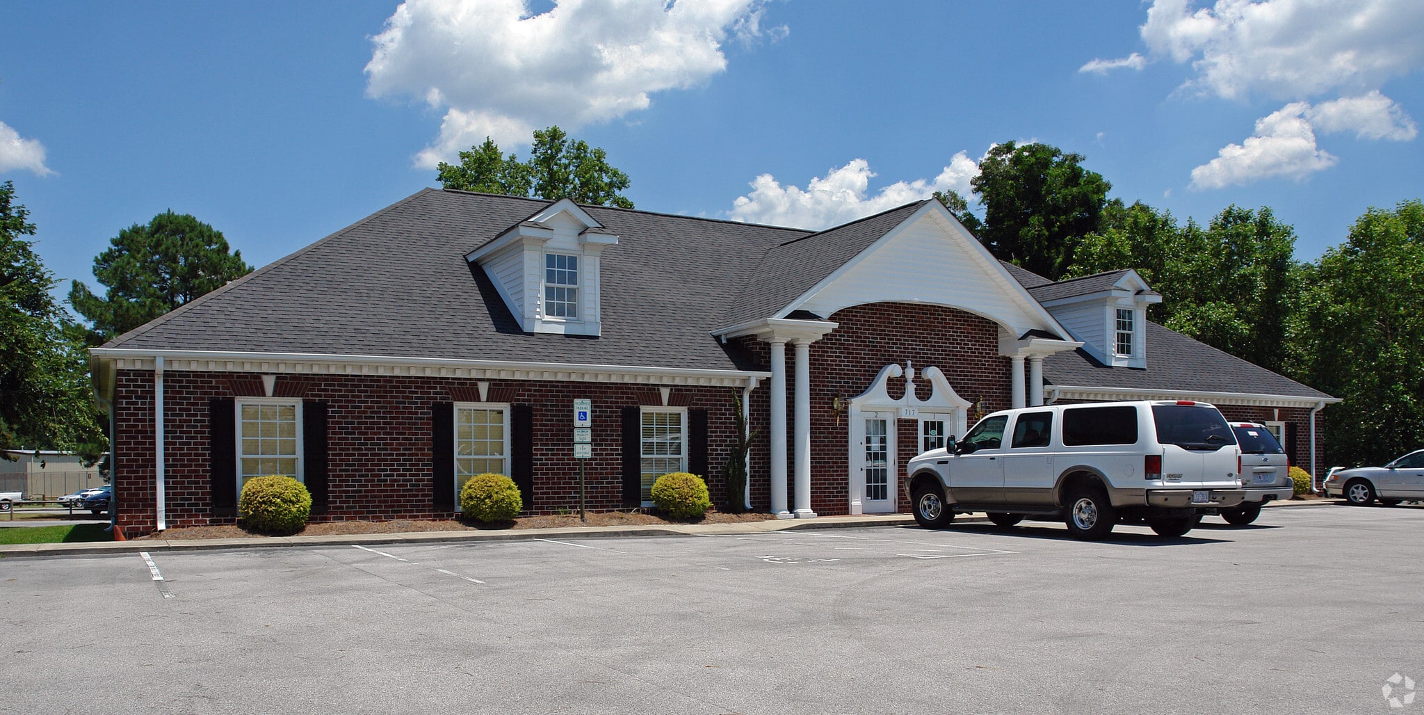 717 Rosanne Dr, Kinston, NC for lease Primary Photo- Image 1 of 11