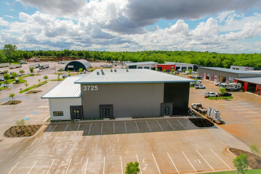 3725 NE 104th St, Oklahoma City, OK for lease - Building Photo - Image 2 of 17