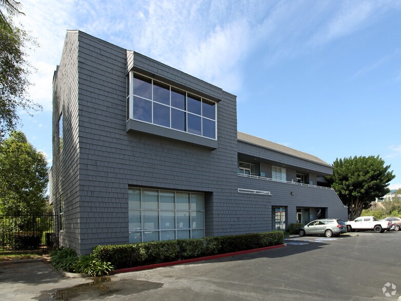 23412 Moulton Pkwy, Laguna Hills, CA à louer - Photo du bâtiment - Image 2 de 3