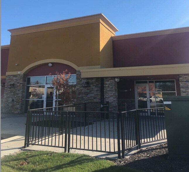 3309 Oak View Dr, Omaha, NE à louer - Photo du bâtiment - Image 2 de 8