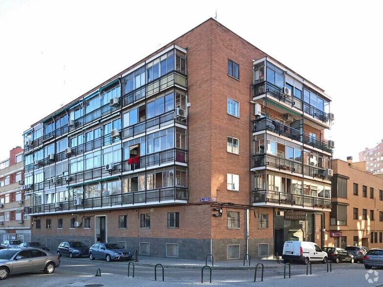 Calle Ángel Hernández, 21, Madrid, Madrid for lease - Primary Photo - Image 1 of 2