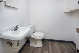 318 S South St, Gastonia, NC for lease Interior Photo- Image 2 of 2