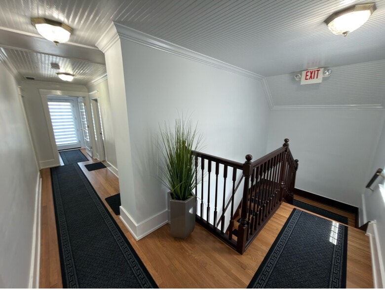 2520 Rochester Rd, Royal Oak, MI à louer - Photo du bâtiment - Image 2 de 12