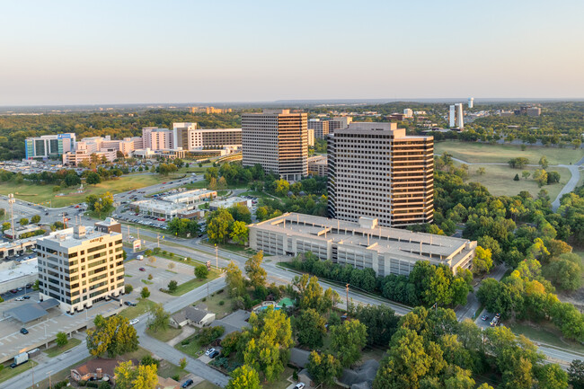 Plus de détails pour 6100-6120 S Yale Ave, Tulsa, OK - Bureau à louer