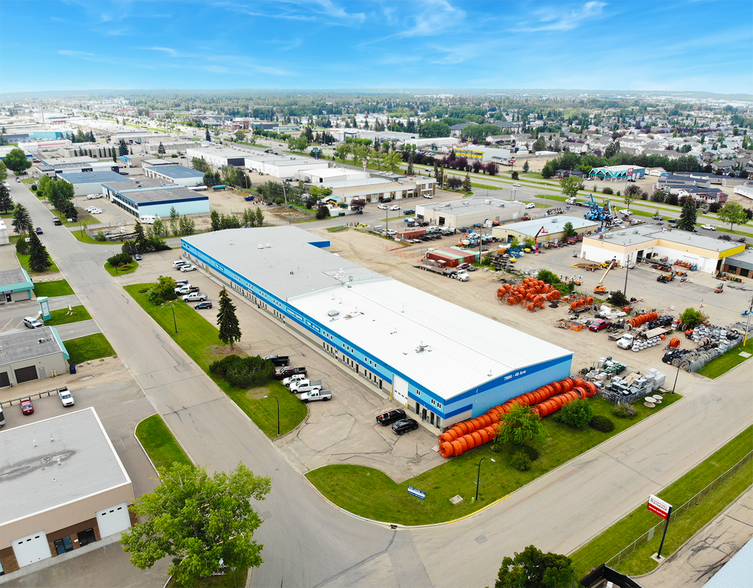 7896 49 Ave, Red Deer, AB à vendre - Photo du bâtiment - Image 1 de 8