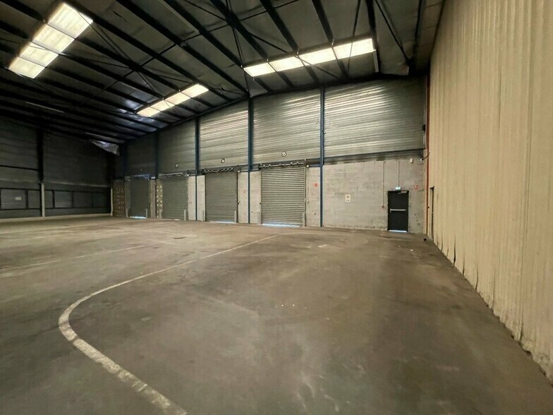 Flex in Corbas for lease - Interior Photo - Image 2 of 12