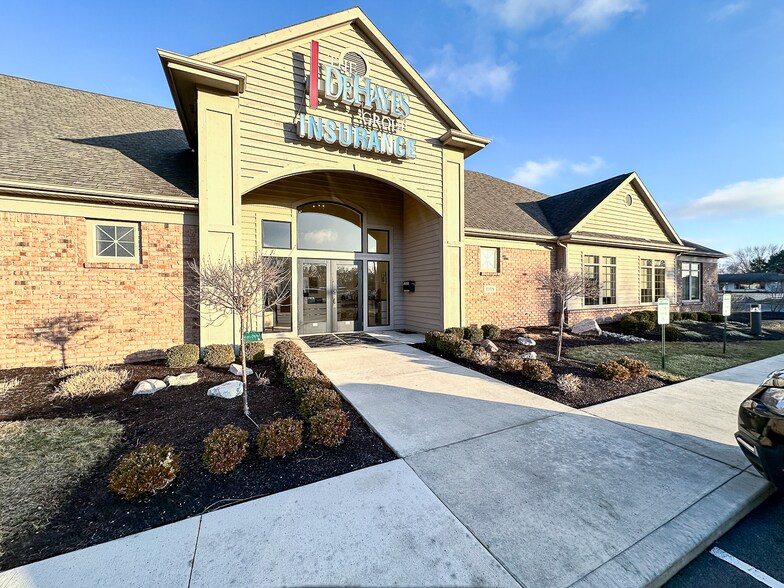 11118 Coldwater Rd, Fort Wayne, IN à vendre - Photo du bâtiment - Image 2 de 17
