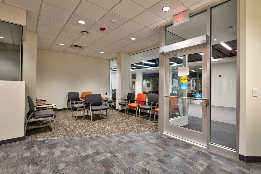 7095 S Ballpark Dr, Franklin, WI à louer - Photo intérieure - Image 3 de 8