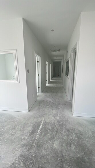 11355 N Sam Houston Pky E, Humble, TX à louer - Photo du bâtiment - Image 2 de 3