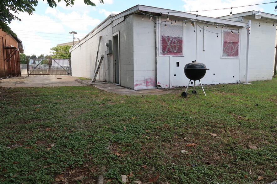 1804 N Main St, Houston, TX for lease - Building Photo - Image 3 of 21
