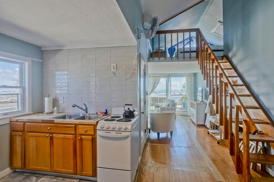 265 Commercial St, Provincetown, MA à vendre - Photo intérieure - Image 3 de 59