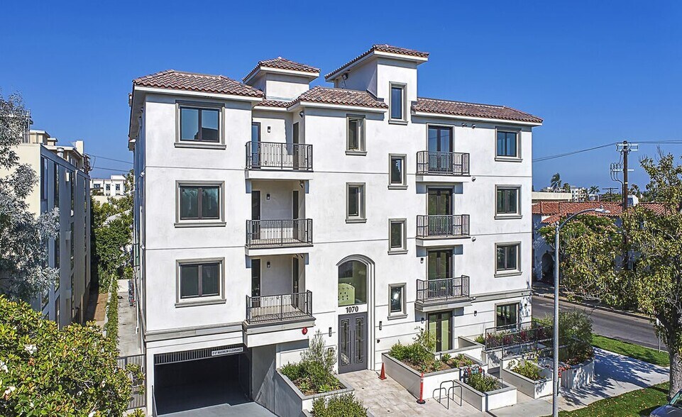 1070 S Bedford St, Los Angeles, CA à vendre - Photo du bâtiment - Image 2 de 34