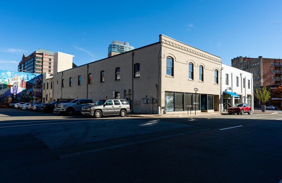 108 Morris St, Durham, NC à louer - Photo du bâtiment - Image 2 de 8