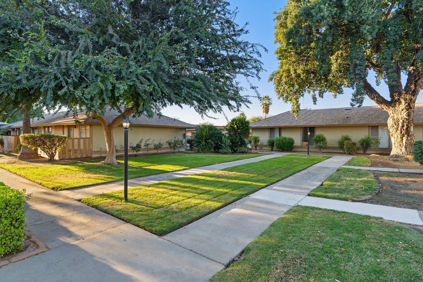 584 E Bullard Ave, Fresno, CA à vendre Photo du bâtiment- Image 1 de 1