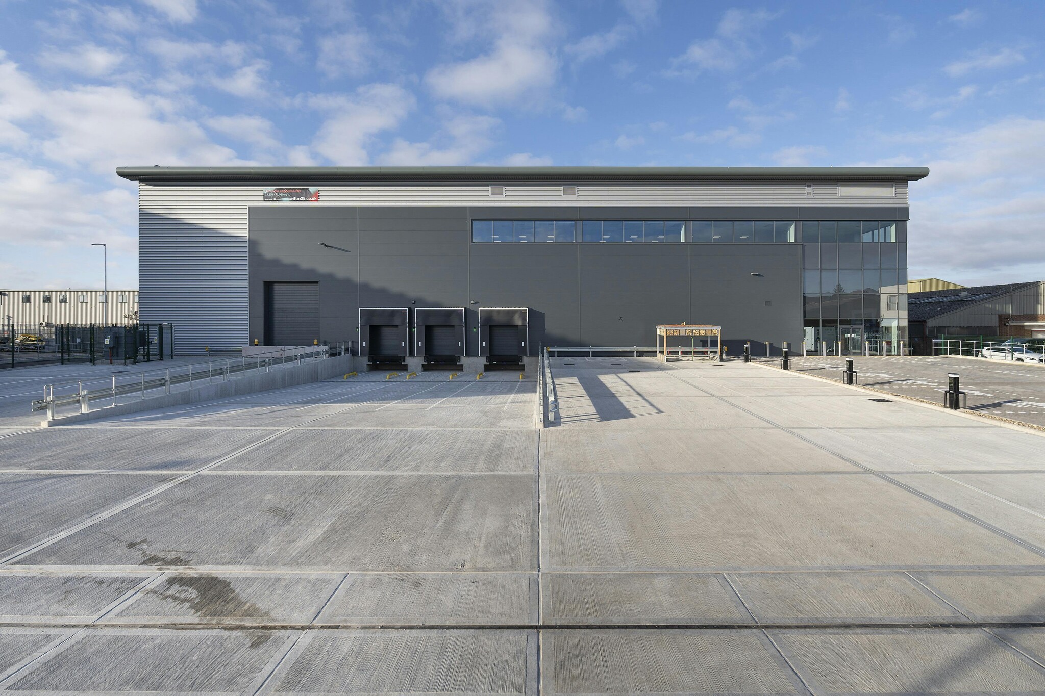 2 Beatty Rd, Waltham Cross for lease Primary Photo- Image 1 of 25