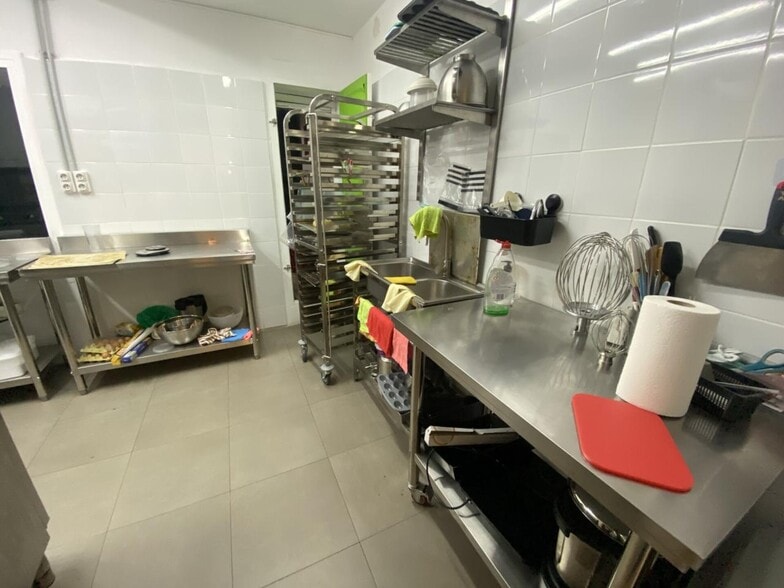 Retail in Barcelona, Barcelona for lease - Interior Photo - Image 3 of 4