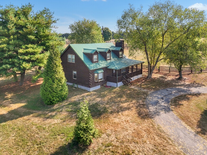 3842 Old Frankfort Pike, Versailles, KY à vendre - Photo du bâtiment - Image 3 de 13