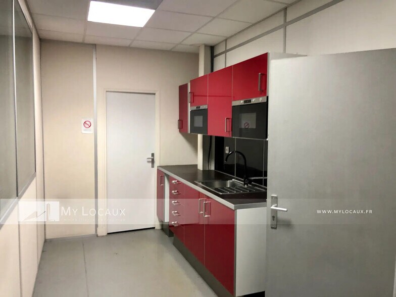 Flex in Tremblay-en-France for lease - Interior Photo - Image 3 of 4