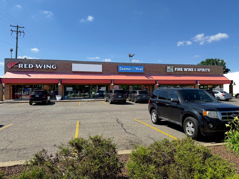 6001-6009 W Saginaw Hwy, Lansing, MI for lease - Building Photo - Image 1 of 2