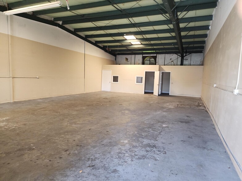 13625 50th Way N, Clearwater, FL à louer - Photo du bâtiment - Image 3 de 6