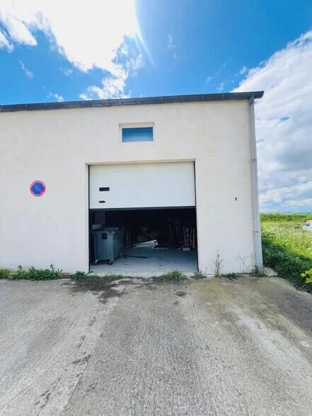 Chemin Des Longues Raies, Saint-Nom-la-Bretèche for lease - Building Photo - Image 3 of 5