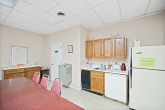 208 Bradshaw Pike, Hopkinsville, KY for lease Building Photo- Image 2 of 17